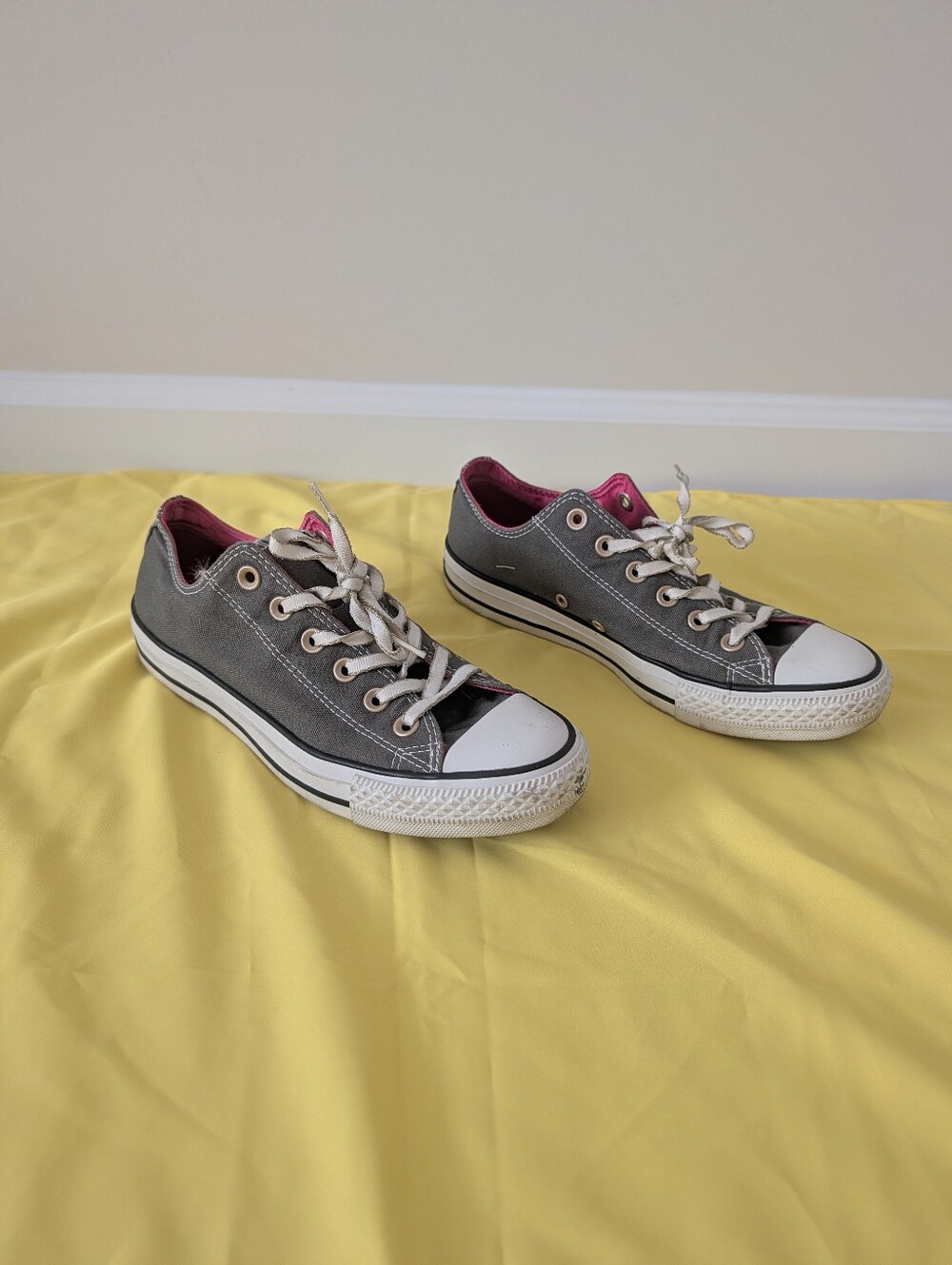 Converse - Picture 2 of 5